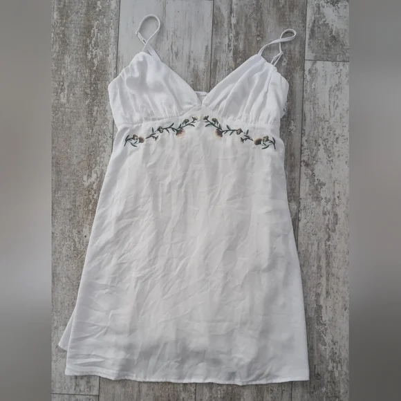 wild fable White Smocked Top with Tag Detail - Picture 5 of 10